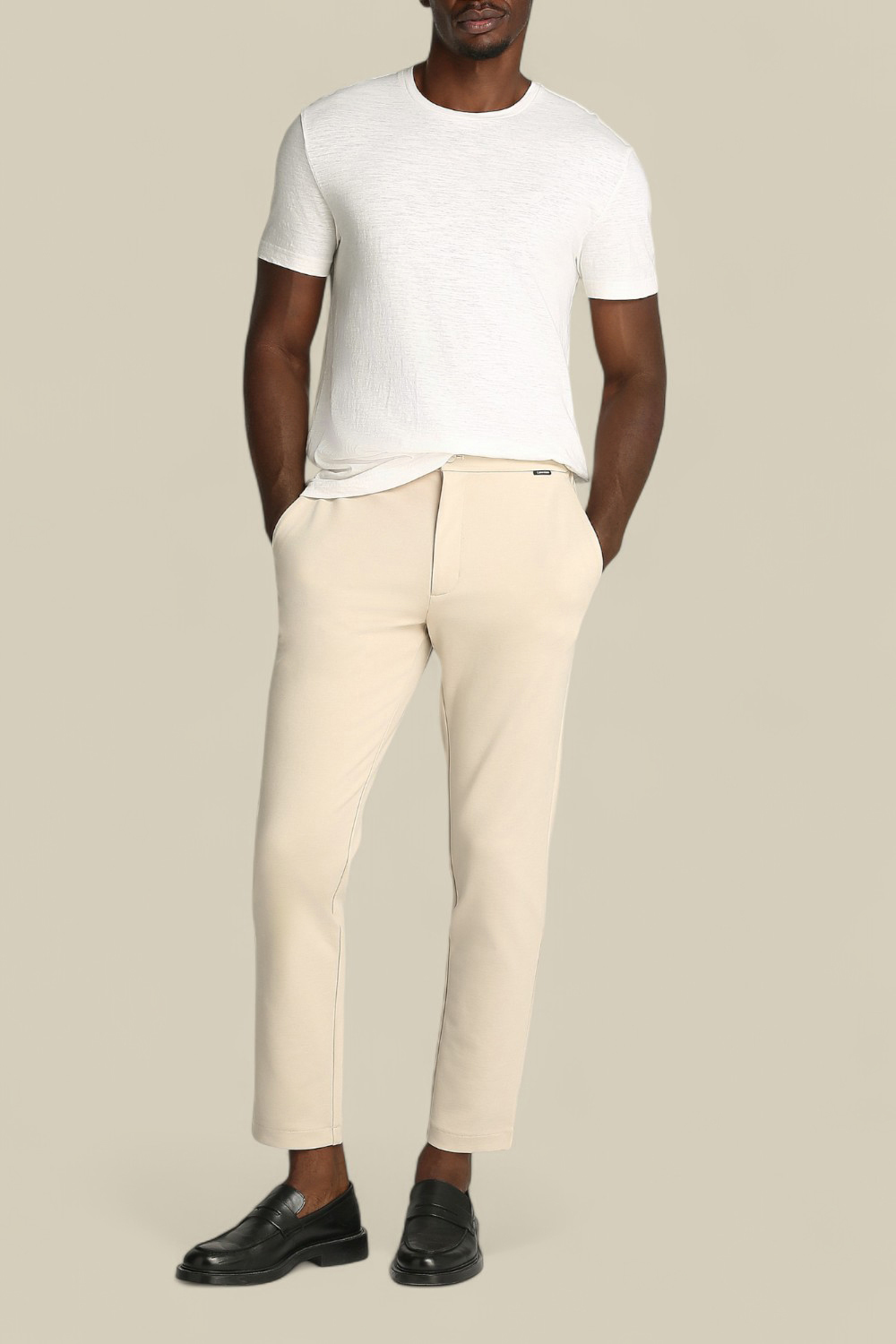 תמונת כל הלוק של חולצת טי